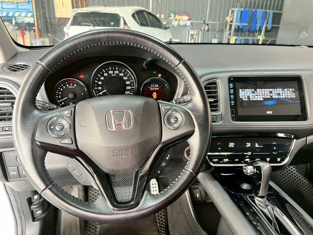 2019 HRV S版 里程實跑/原鈑件/定速/換檔撥片/電子手煞/倒車顯影/免KEY/恆溫空調/感應頭燈/LED頭燈  第7張相片
