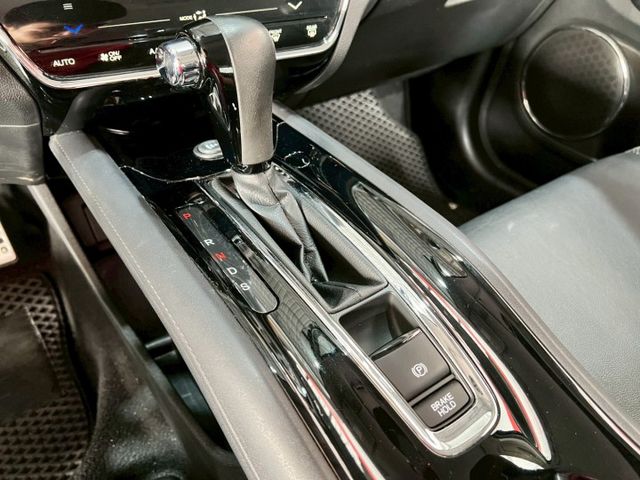 2019 HRV S版 里程實跑/原鈑件/定速/換檔撥片/電子手煞/倒車顯影/免KEY/恆溫空調/感應頭燈/LED頭燈  第12張相片