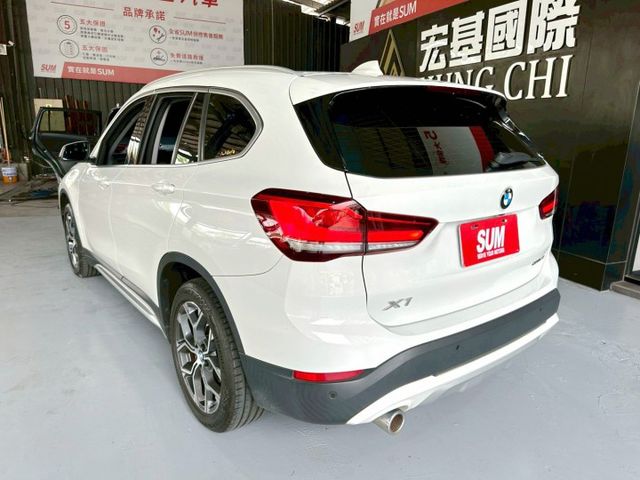 2021 X1 sDrive18i 豪華版 定速/感應式雨刷/免KEY/倒車顯影/抬顯/恆溫空調/電動座椅/感應頭燈  第2張相片