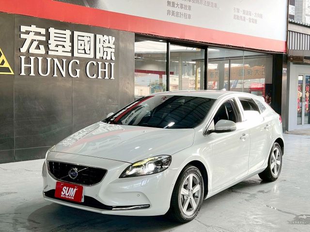 V40 T3豪華版 定速/感應式雨刷/換檔撥片/倒車顯影/免KEY/恆溫空調/電動座椅/感應頭燈/主動轉向頭燈  第1張相片