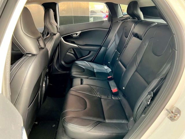 V40 T3豪華版 定速/感應式雨刷/換檔撥片/倒車顯影/免KEY/恆溫空調/電動座椅/感應頭燈/主動轉向頭燈  第6張相片