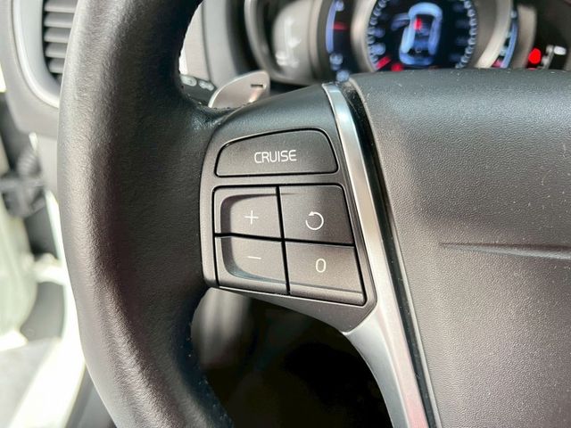 V40 T3豪華版 定速/感應式雨刷/換檔撥片/倒車顯影/免KEY/恆溫空調/電動座椅/感應頭燈/主動轉向頭燈  第8張相片