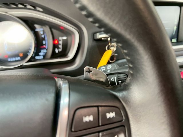 V40 T3豪華版 定速/感應式雨刷/換檔撥片/倒車顯影/免KEY/恆溫空調/電動座椅/感應頭燈/主動轉向頭燈  第10張相片