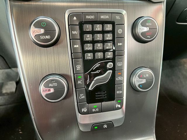 V40 T3豪華版 定速/感應式雨刷/換檔撥片/倒車顯影/免KEY/恆溫空調/電動座椅/感應頭燈/主動轉向頭燈  第13張相片