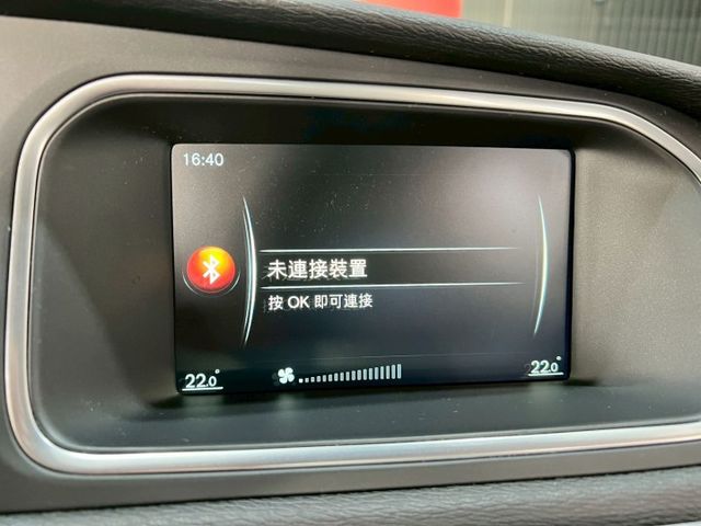 V40 T3豪華版 定速/感應式雨刷/換檔撥片/倒車顯影/免KEY/恆溫空調/電動座椅/感應頭燈/主動轉向頭燈  第15張相片