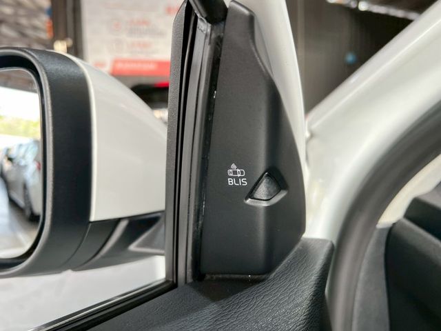 V40 T3豪華版 定速/感應式雨刷/換檔撥片/倒車顯影/免KEY/恆溫空調/電動座椅/感應頭燈/主動轉向頭燈  第16張相片