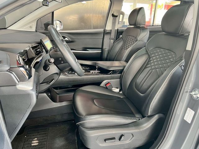 GLT-B 原廠保固中  ACC/360環景/免KEY/盲點/恆溫空調/電動座椅/感應頭燈/電動尾門/電動滑門/全景天窗  第6張相片