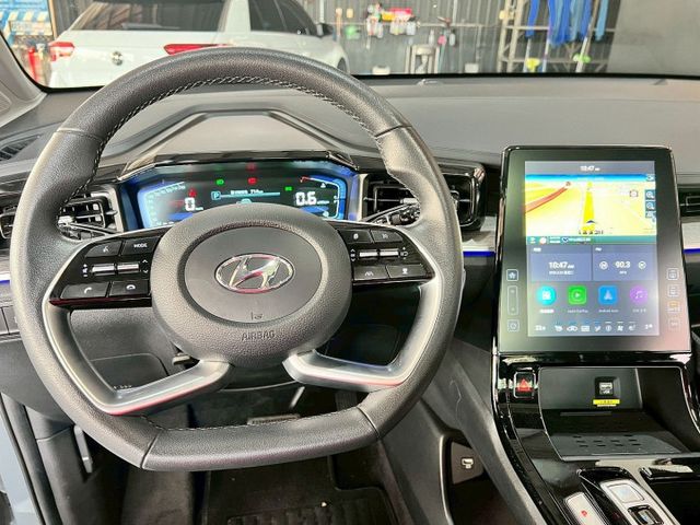 GLT-B 原廠保固中  ACC/360環景/免KEY/盲點/恆溫空調/電動座椅/感應頭燈/電動尾門/電動滑門/全景天窗  第9張相片