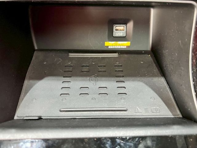 GLT-B 原廠保固中  ACC/360環景/免KEY/盲點/恆溫空調/電動座椅/感應頭燈/電動尾門/電動滑門/全景天窗  第14張相片