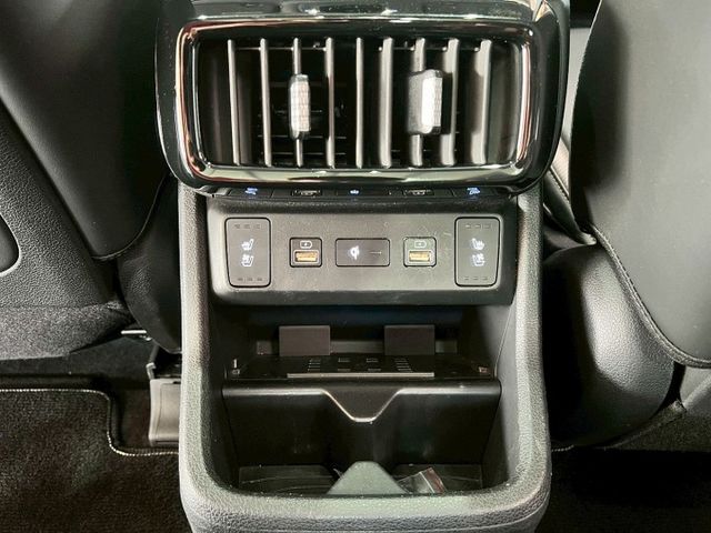 GLT-B 原廠保固中  ACC/360環景/免KEY/盲點/恆溫空調/電動座椅/感應頭燈/電動尾門/電動滑門/全景天窗  第15張相片