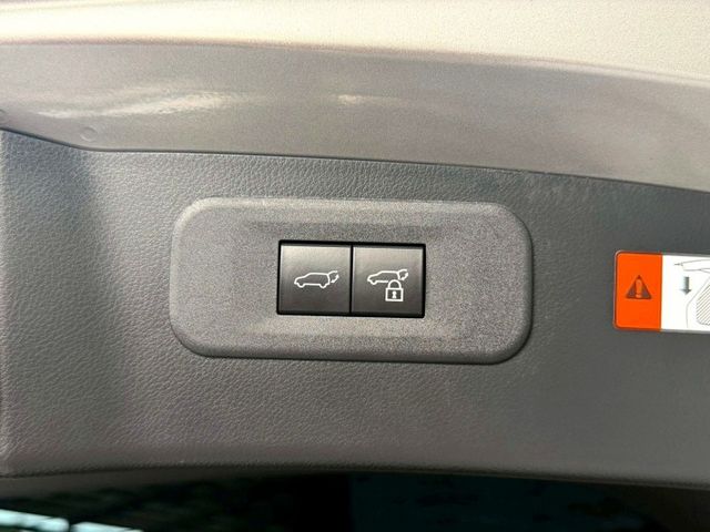 頂級豪華版 原鈑件/感應式雨刷/換檔撥片/倒車顯影/免KEY/盲點偵測/ACC/恆溫空調/電動座椅/感應頭燈/電動尾門  第4張相片