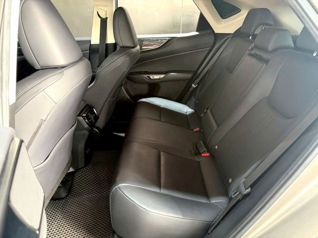 頂級豪華版 原鈑件/感應式雨刷/換檔撥片/倒車顯影/免KEY/盲點偵測/ACC/恆溫空調/電動座椅/感應頭燈/電動尾門  第7張相片