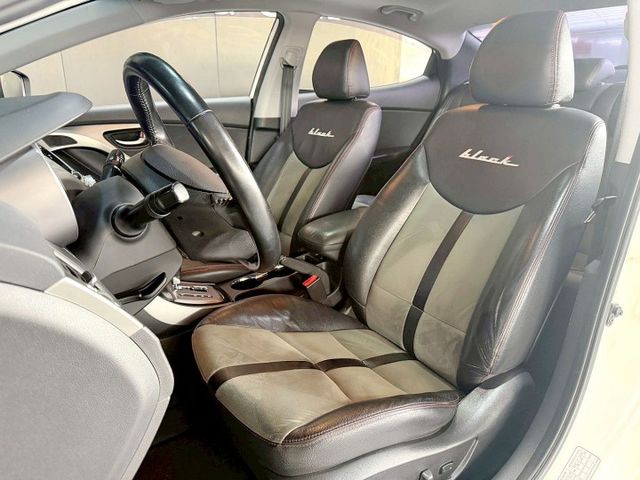 定速/感應式雨刷/倒車顯影/免KEY/恆溫空調/電動座椅/後座傾倒/光感應頭燈/天窗  第5張相片