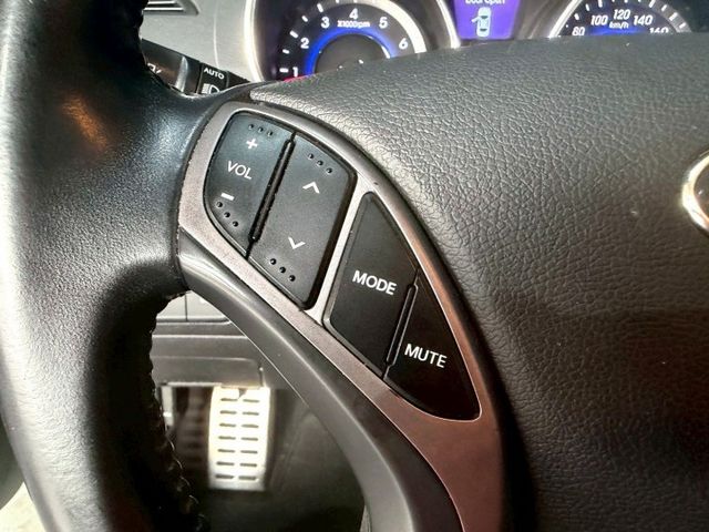 定速/感應式雨刷/倒車顯影/免KEY/恆溫空調/電動座椅/後座傾倒/光感應頭燈/天窗  第8張相片