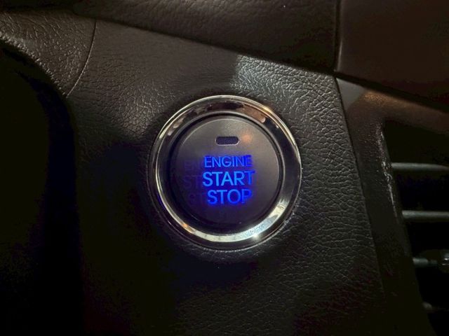 定速/感應式雨刷/倒車顯影/免KEY/恆溫空調/電動座椅/後座傾倒/光感應頭燈/天窗  第10張相片