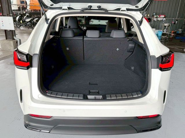 NX200 菁英版 原鈑件/感應式雨刷/ 換檔撥片/倒車顯影/免KEY/盲點偵測/ACC/恆溫空調/光感應頭燈  第3張相片