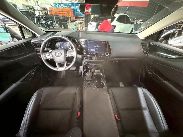 NX200 菁英版 原鈑件/感應式雨刷/ 換檔撥片/倒車顯影/免KEY/盲點偵測/ACC/恆溫空調/光感應頭燈  第7張相片