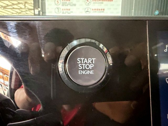 NX200 菁英版 原鈑件/感應式雨刷/ 換檔撥片/倒車顯影/免KEY/盲點偵測/ACC/恆溫空調/光感應頭燈  第11張相片