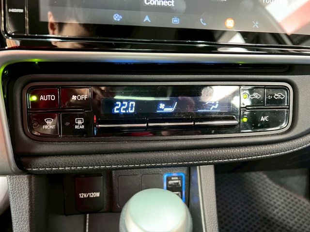 尊爵版 定速/免KEY/LED頭燈/電動座椅/恆溫空調/藍牙/感應頭燈/  第14張相片