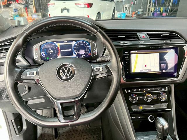 280 TSI Life 感應式雨刷/倒車顯影/免KEY/盲點偵測/ACC/恆溫空調/電動座椅/光感應頭燈/電動尾門  第9張相片