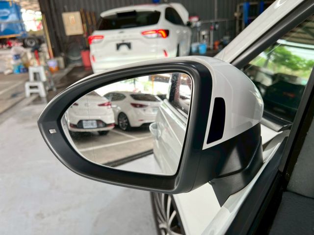 280 TSI Life 感應式雨刷/倒車顯影/免KEY/盲點偵測/ACC/恆溫空調/電動座椅/光感應頭燈/電動尾門  第16張相片