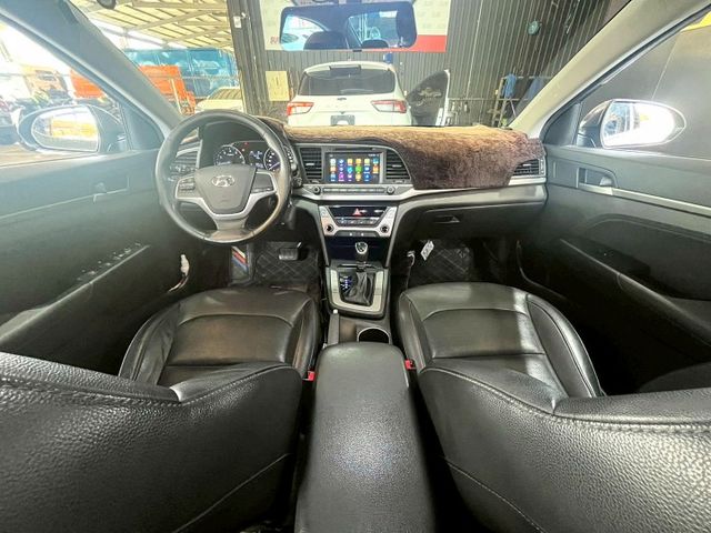 尊貴型 安卓機/倒車顯影/後座出風口/光感應頭燈/胎壓監控/藍牙  第4張相片