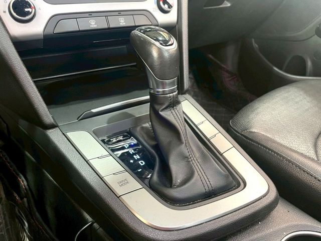 尊貴型 安卓機/倒車顯影/後座出風口/光感應頭燈/胎壓監控/藍牙  第10張相片