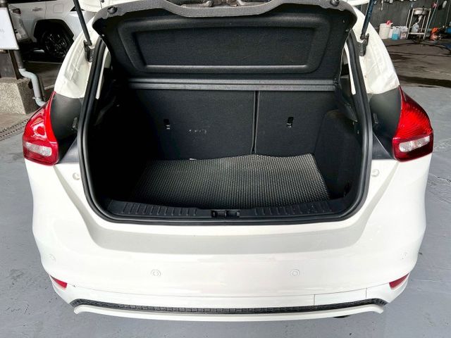 定速/感應式雨刷/換檔撥片/倒車顯影/衛星導航/光感應頭燈  第3張相片