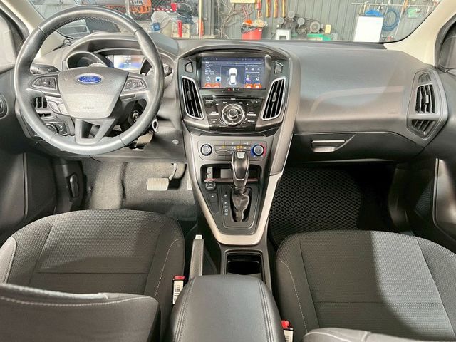 定速/感應式雨刷/換檔撥片/倒車顯影/衛星導航/光感應頭燈  第4張相片