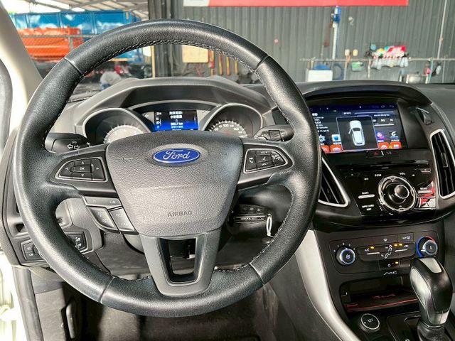 定速/感應式雨刷/換檔撥片/倒車顯影/衛星導航/光感應頭燈  第7張相片