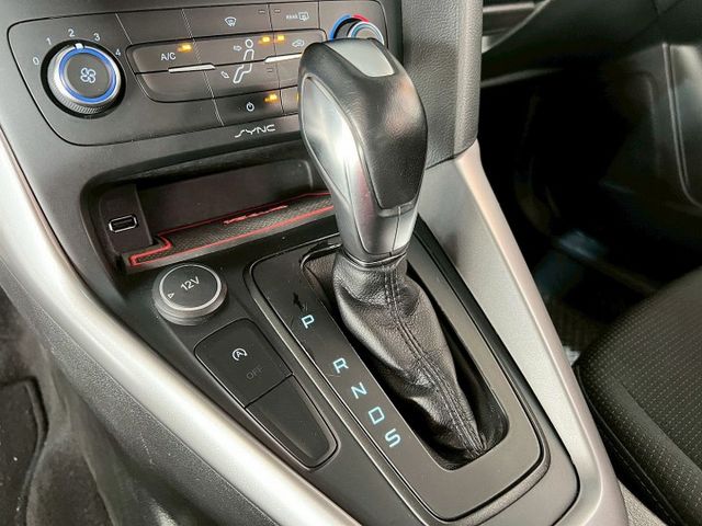 定速/感應式雨刷/換檔撥片/倒車顯影/衛星導航/光感應頭燈  第11張相片