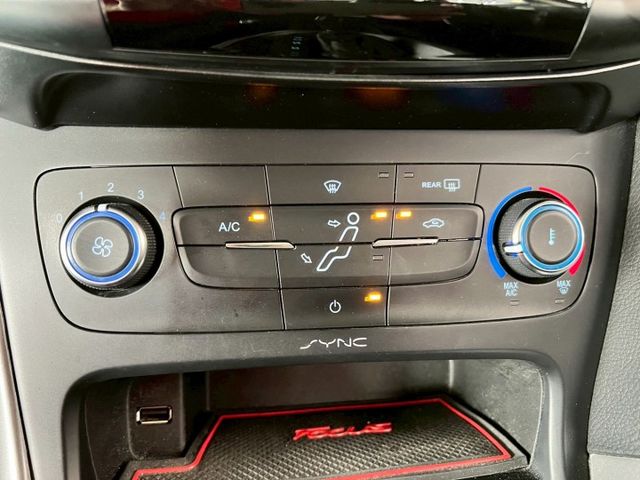 定速/感應式雨刷/換檔撥片/倒車顯影/衛星導航/光感應頭燈  第12張相片