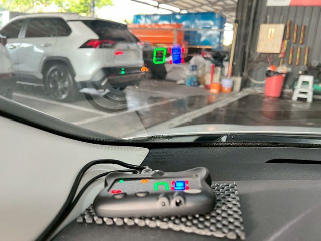 定速/感應式雨刷/換檔撥片/倒車顯影/衛星導航/光感應頭燈  第16張相片