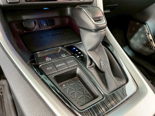 旗艦版 原鈑件/感應式雨刷/360環景/盲點偵測/ACC/恆溫空調/電動座椅/感應頭燈/電動尾門  第12張相片