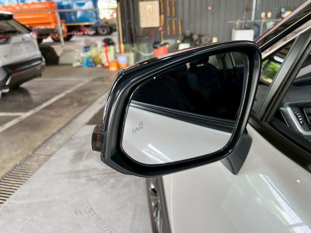 旗艦版 原鈑件/感應式雨刷/360環景/盲點偵測/ACC/恆溫空調/電動座椅/感應頭燈/電動尾門  第17張相片