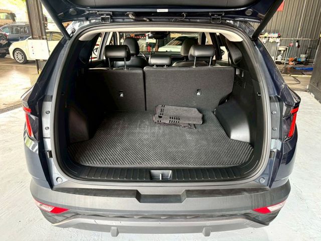 GLT-B  感應雨刷/換檔撥片/倒車顯影/免KEY/盲點偵測/ACC/恆溫空調/電動座椅/感應頭燈/全景天窗/電動尾門  第3張相片