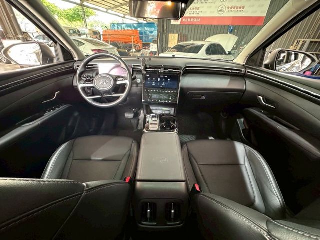 GLT-B  感應雨刷/換檔撥片/倒車顯影/免KEY/盲點偵測/ACC/恆溫空調/電動座椅/感應頭燈/全景天窗/電動尾門  第5張相片