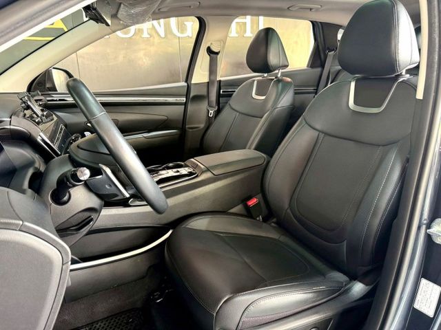 GLT-B  感應雨刷/換檔撥片/倒車顯影/免KEY/盲點偵測/ACC/恆溫空調/電動座椅/感應頭燈/全景天窗/電動尾門  第6張相片