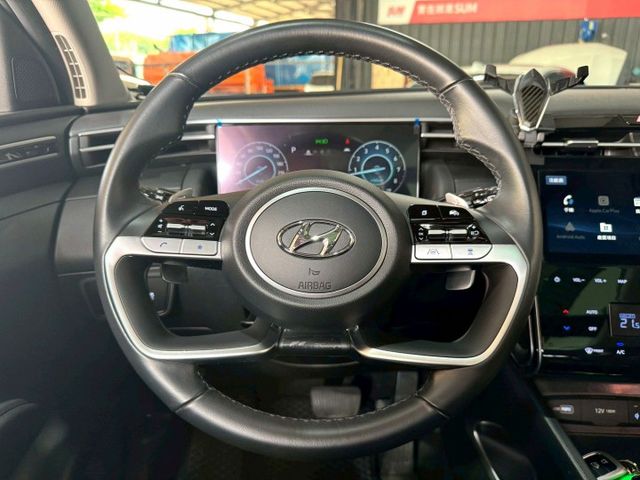 GLT-B  感應雨刷/換檔撥片/倒車顯影/免KEY/盲點偵測/ACC/恆溫空調/電動座椅/感應頭燈/全景天窗/電動尾門  第8張相片