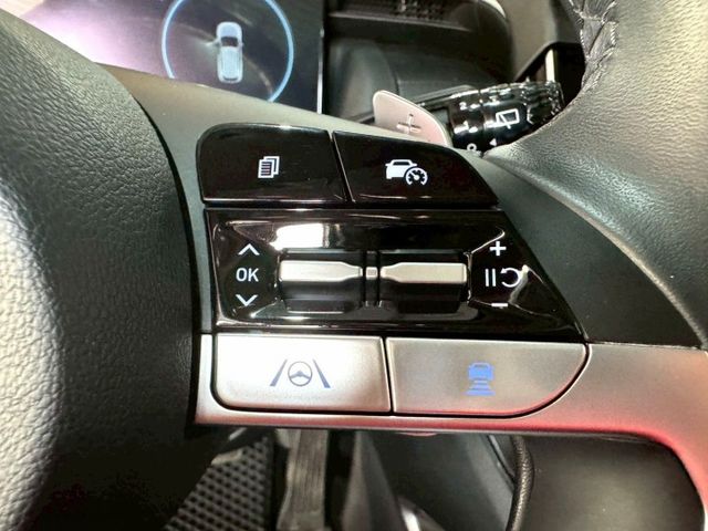 GLT-B  感應雨刷/換檔撥片/倒車顯影/免KEY/盲點偵測/ACC/恆溫空調/電動座椅/感應頭燈/全景天窗/電動尾門  第10張相片