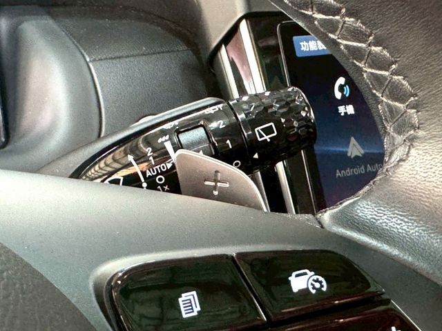 GLT-B  感應雨刷/換檔撥片/倒車顯影/免KEY/盲點偵測/ACC/恆溫空調/電動座椅/感應頭燈/全景天窗/電動尾門  第11張相片