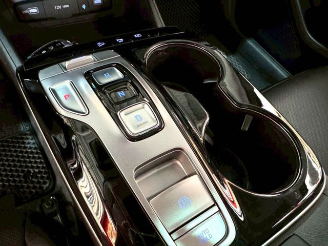 GLT-B  感應雨刷/換檔撥片/倒車顯影/免KEY/盲點偵測/ACC/恆溫空調/電動座椅/感應頭燈/全景天窗/電動尾門  第13張相片