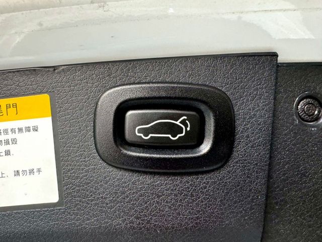 U7 旗艦型 定速/360環景/免KEY/恆溫空調/電動座椅/感應頭燈/	天窗/電動尾門  第4張相片