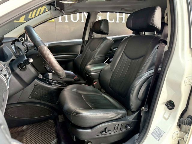 U7 旗艦型 定速/360環景/免KEY/恆溫空調/電動座椅/感應頭燈/	天窗/電動尾門  第6張相片