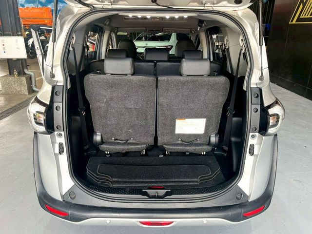 7人座豪華＋ 定速/倒車顯影/免KEY/抬頭顯示器/恆溫空調/車道偏離警示/電動滑門  第3張相片