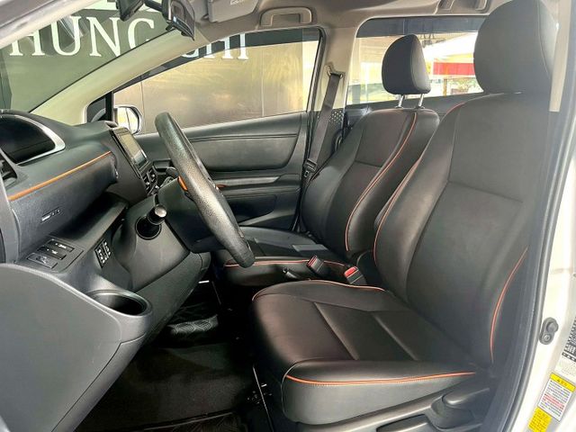 7人座豪華＋ 定速/倒車顯影/免KEY/抬頭顯示器/恆溫空調/車道偏離警示/電動滑門  第5張相片