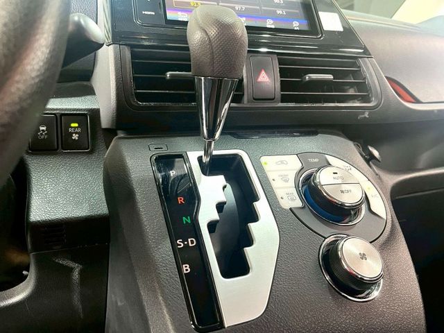 7人座豪華＋ 定速/倒車顯影/免KEY/抬頭顯示器/恆溫空調/車道偏離警示/電動滑門  第11張相片