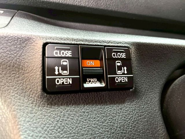 7人座豪華＋ 定速/倒車顯影/免KEY/抬頭顯示器/恆溫空調/車道偏離警示/電動滑門  第12張相片