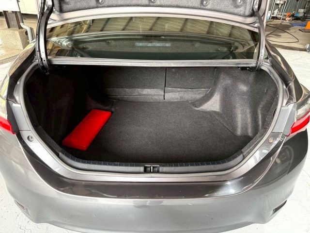 ALTIS 豪華版 定速/倒車顯影/免KEY/抬頭顯示器/	恆溫空調/藍牙通訊/胎壓監控  第3張相片