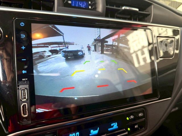 ALTIS 豪華版 定速/倒車顯影/免KEY/抬頭顯示器/	恆溫空調/藍牙通訊/胎壓監控  第15張相片